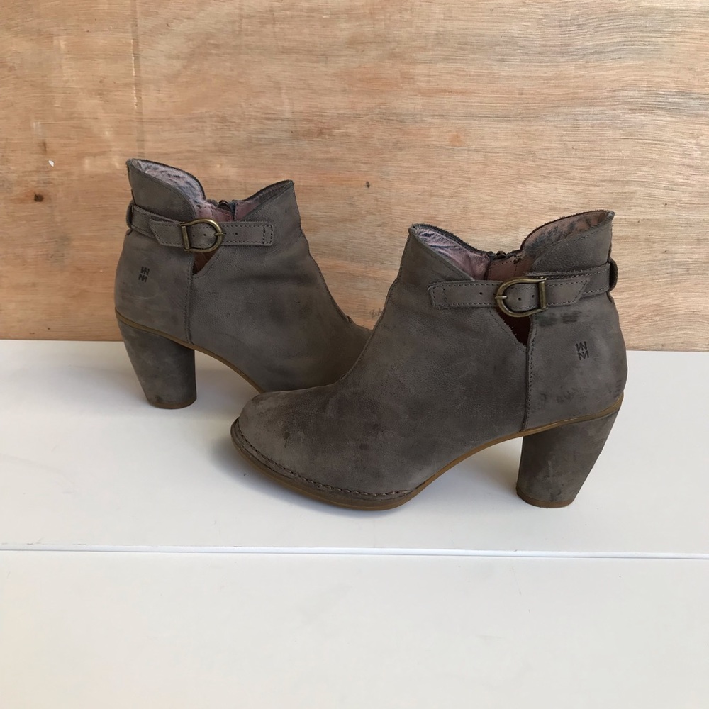 El Naturalista Nubuck Ankle Boot (Bootie) Heels